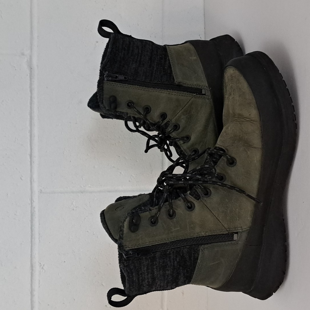 Bogs Olive Green and Black Winter Lace-Up Boots - Picture 8 of 16